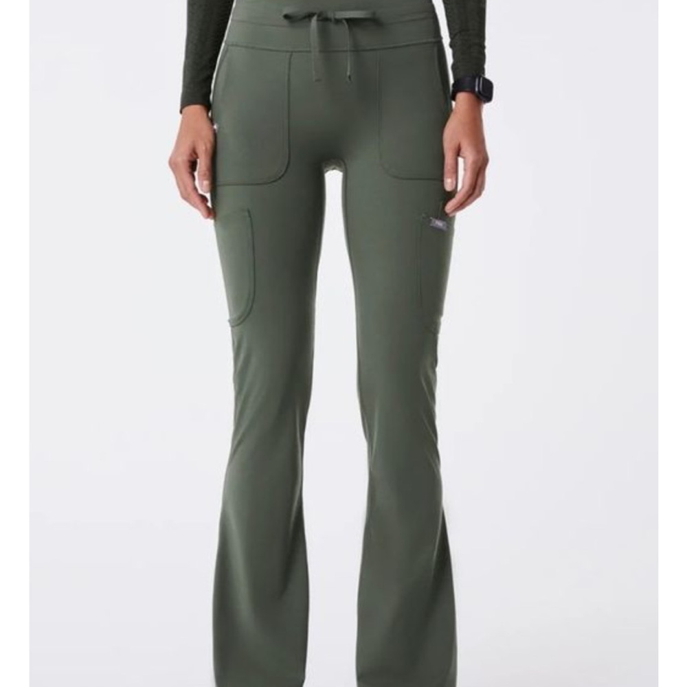 Figs scrub legging flare, size M